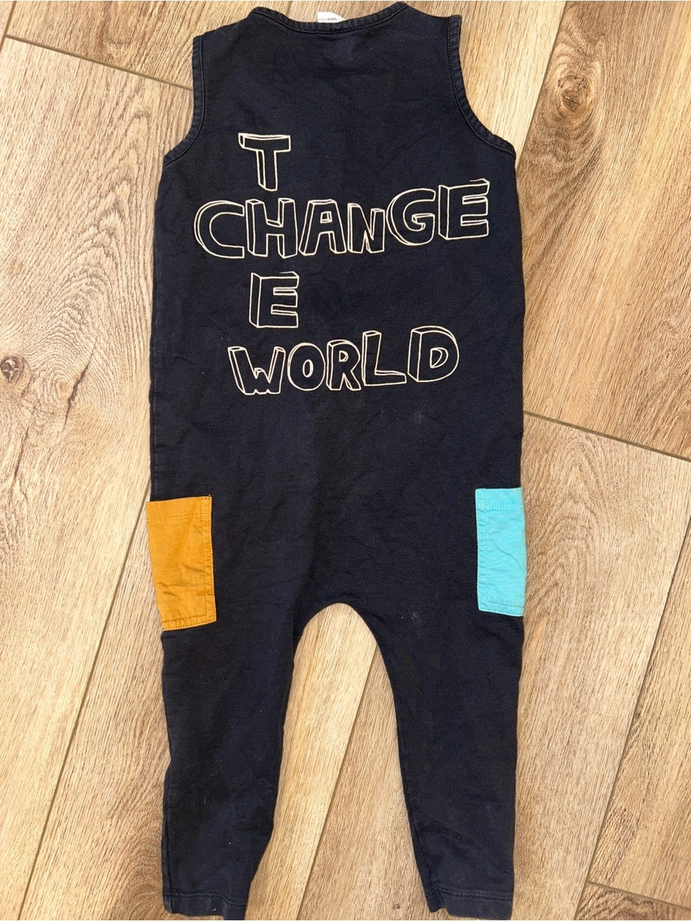Turtle dove London Kids Black Graphic Romper with Color Patch Pockets 3/4yrs
